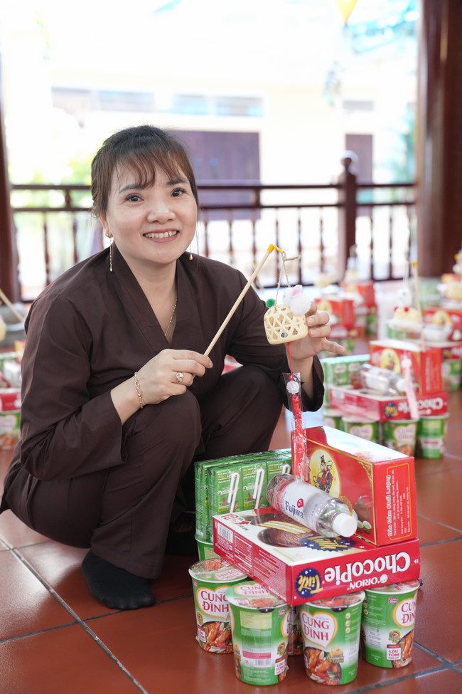 Từ thiện: Tặng quà Trung Thu tại Bệnh Viện Nhi Đồng Thành Phố HCM