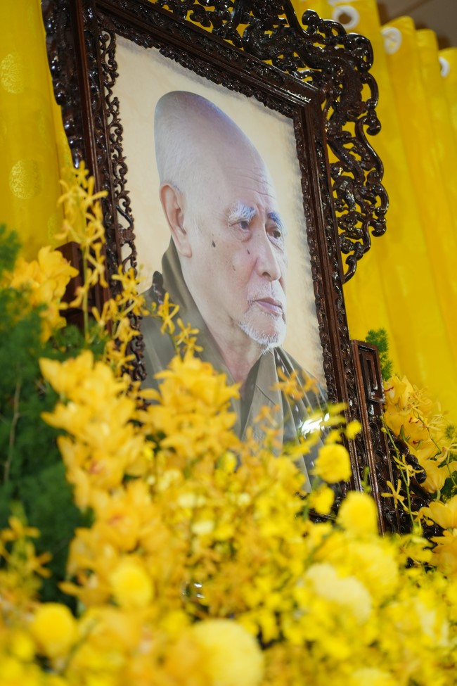 Visiting funeral and paying homage to Late Most Ven Thich Tri Tinh - Vice Dharma Lord
