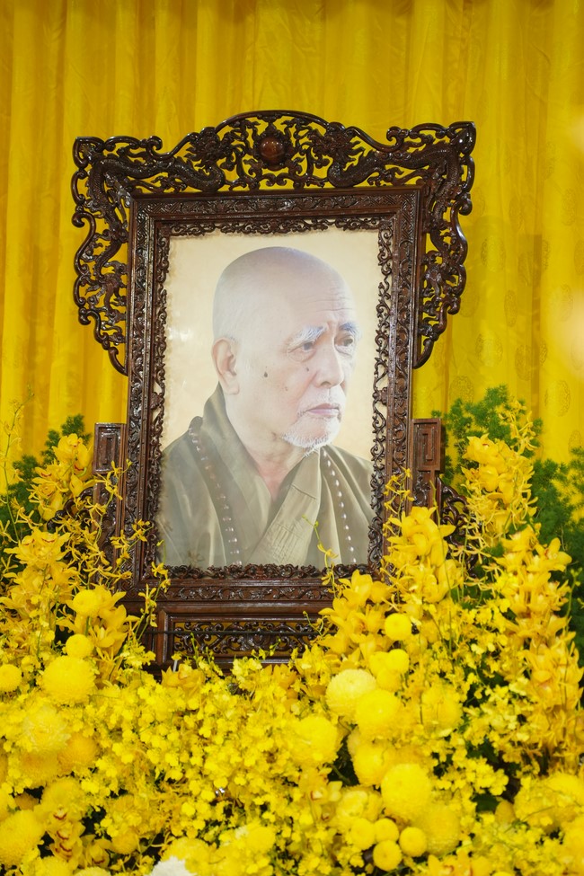 Visiting funeral and paying homage to Late Most Ven Thich Tri Tinh - Vice Dharma Lord