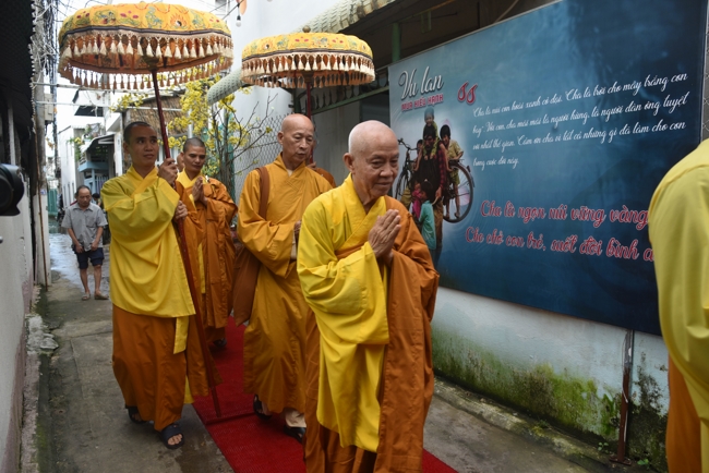 Death Anniversary of late Buddhist Dieu Nguyet at Minh Chat ashram