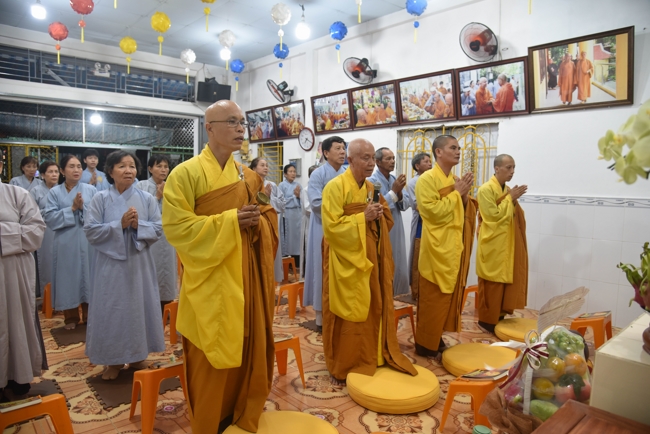 Death Anniversary of late Buddhist Dieu Nguyet at Minh Chat ashram