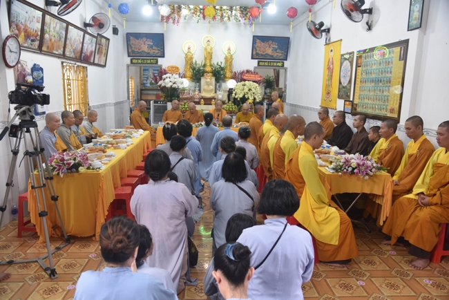 Death Anniversary of late Buddhist Dieu Nguyet at Minh Chat ashram