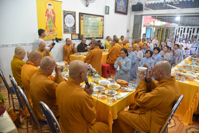 Death Anniversary of late Buddhist Dieu Nguyet at Minh Chat ashram