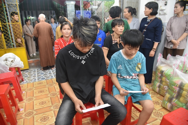 Death Anniversary of late Buddhist Dieu Nguyet at Minh Chat ashram