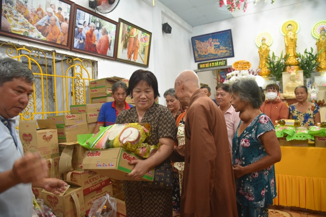 Death Anniversary of late Buddhist Dieu Nguyet at Minh Chat ashram
