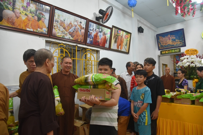 Death Anniversary of late Buddhist Dieu Nguyet at Minh Chat ashram
