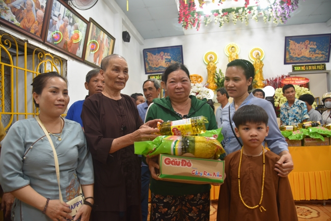 Death Anniversary of late Buddhist Dieu Nguyet at Minh Chat ashram