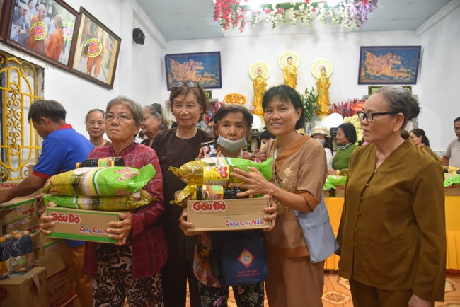 Death Anniversary of late Buddhist Dieu Nguyet at Minh Chat ashram