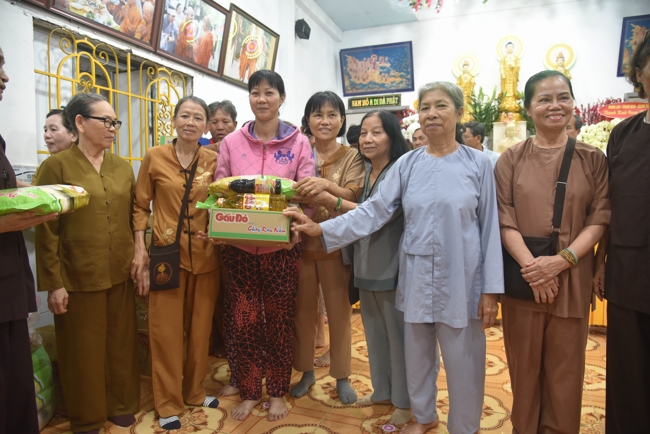 Death Anniversary of late Buddhist Dieu Nguyet at Minh Chat ashram