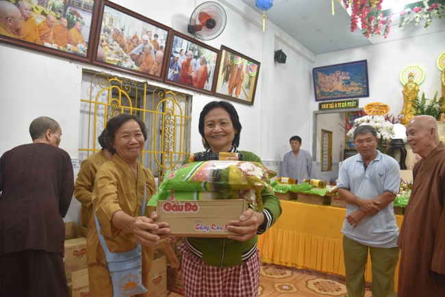 Death Anniversary of late Buddhist Dieu Nguyet at Minh Chat ashram