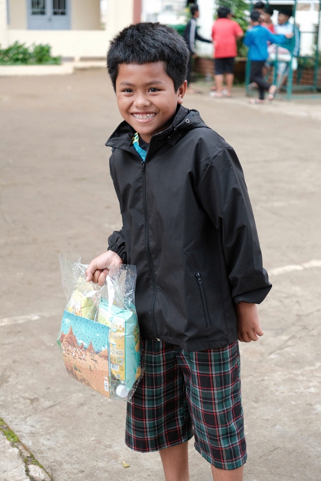 Giving Mid-autumn gifts in Tà Đùng – Lâm Đồng in the pagoda charity activities