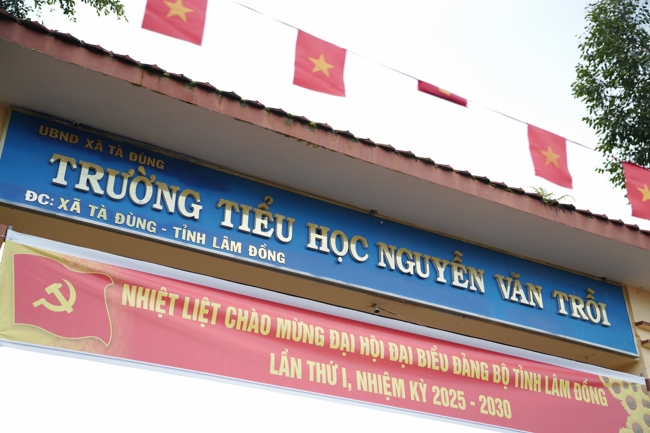 Giving Mid-autumn gifts in Tà Đùng – Lâm Đồng in the pagoda charity activities