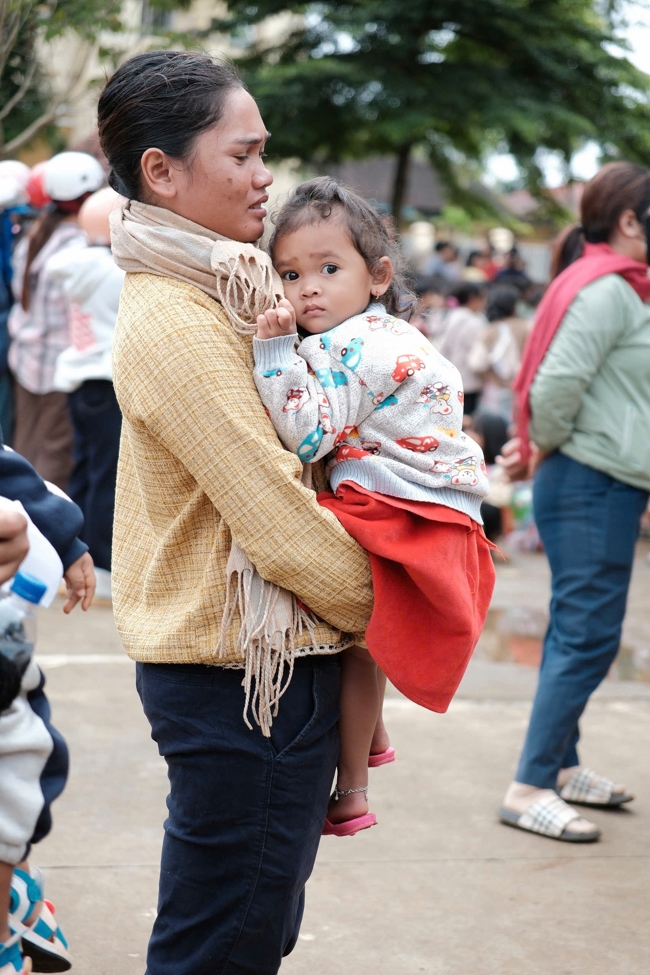 Giving Mid-autumn gifts in Tà Đùng – Lâm Đồng in the pagoda charity activities