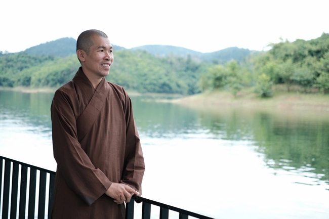 Giving Mid-autumn gifts in Tà Đùng – Lâm Đồng in the pagoda charity activities