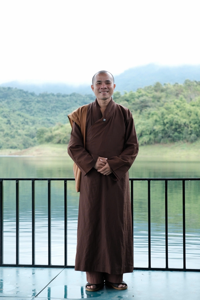 Giving Mid-autumn gifts in Tà Đùng – Lâm Đồng in the pagoda charity activities