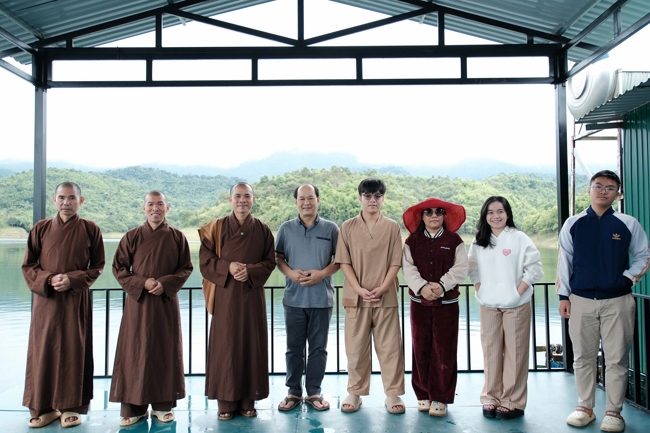 Giving Mid-autumn gifts in Tà Đùng – Lâm Đồng in the pagoda charity activities