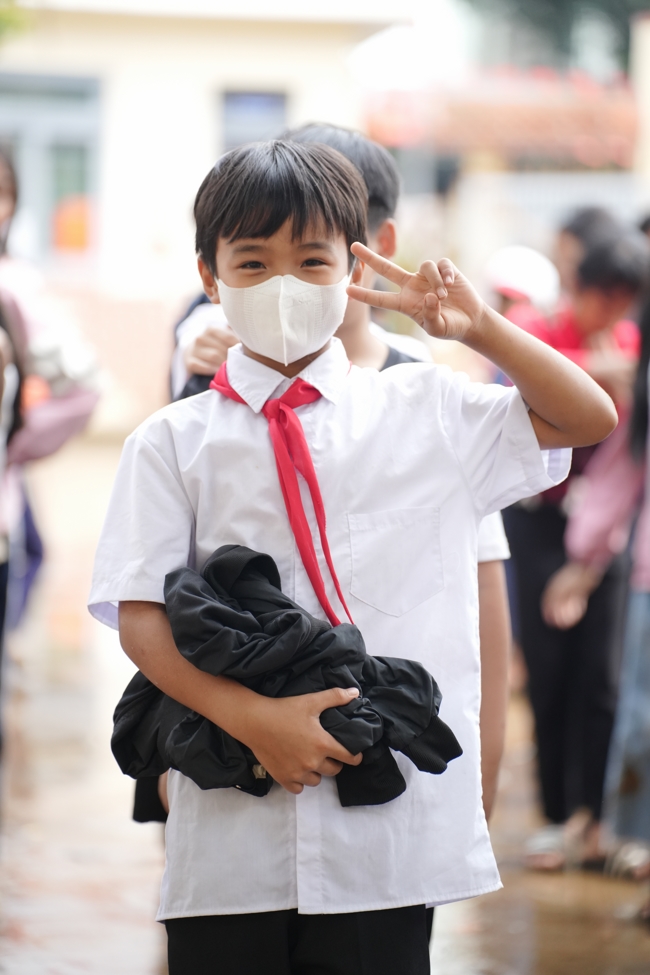 Giving Mid-autumn gifts in Tà Đùng – Lâm Đồng in the pagoda charity activities