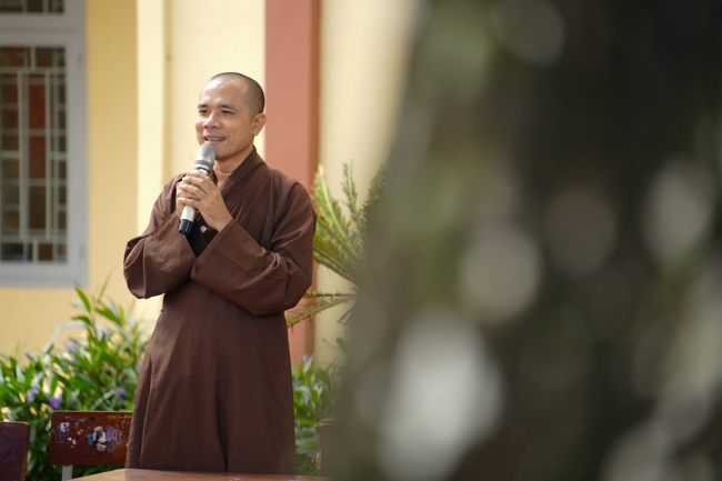 Giving Mid-autumn gifts in Tà Đùng – Lâm Đồng in the pagoda charity activities