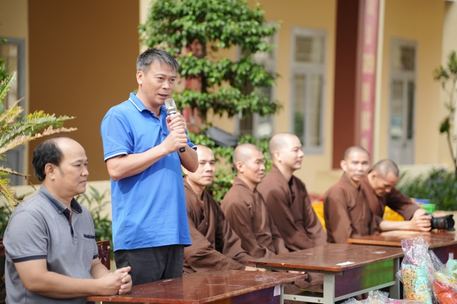 Giving Mid-autumn gifts in Tà Đùng – Lâm Đồng in the pagoda charity activities