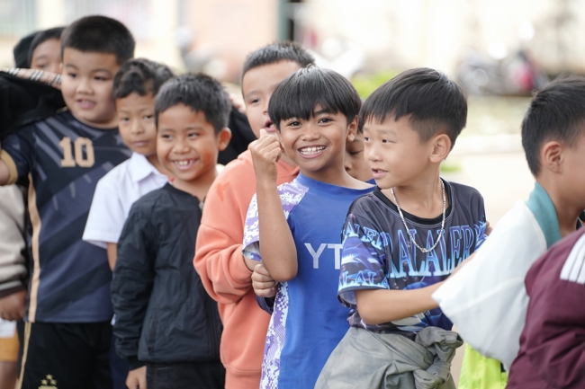 Giving Mid-autumn gifts in Tà Đùng – Lâm Đồng in the pagoda charity activities