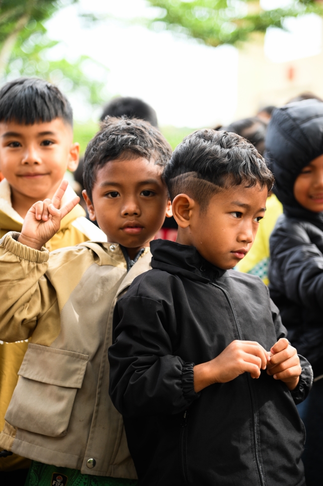 Giving Mid-autumn gifts in Tà Đùng – Lâm Đồng in the pagoda charity activities