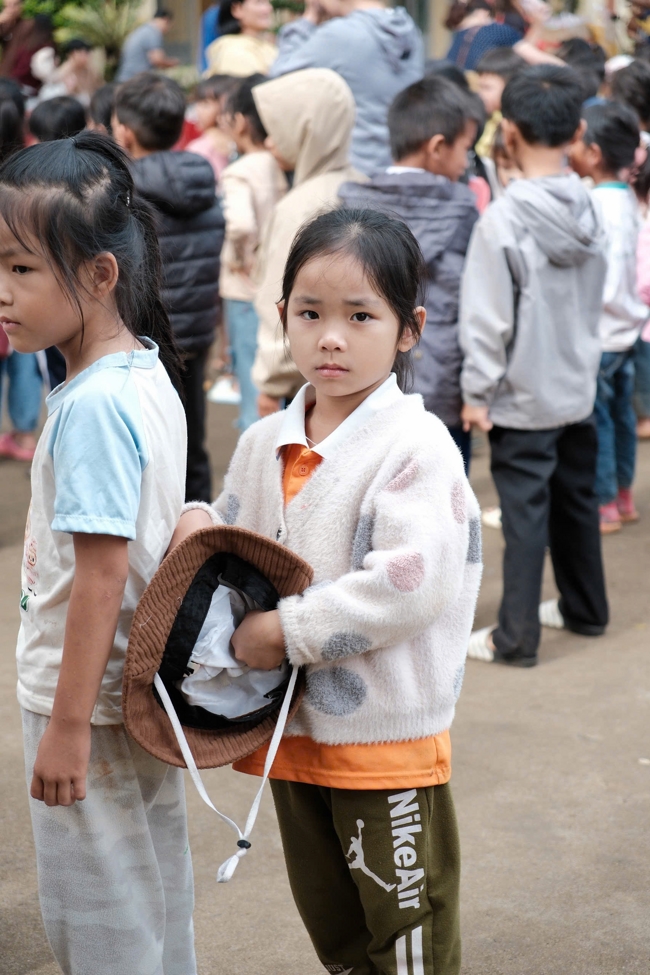 Giving Mid-autumn gifts in Tà Đùng – Lâm Đồng in the pagoda charity activities