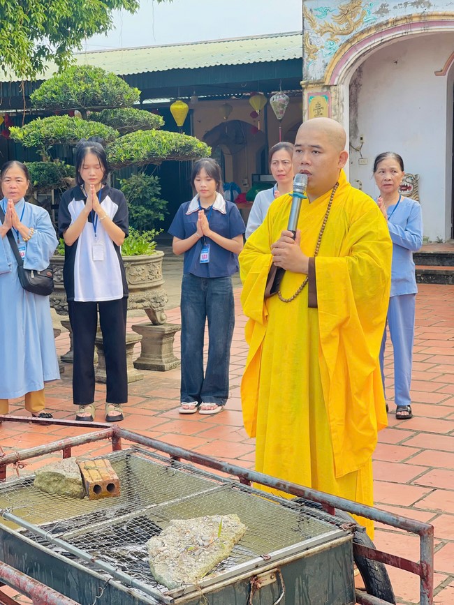 One - Day Practice at Dong Cao pagoda, Thanh Hoa
