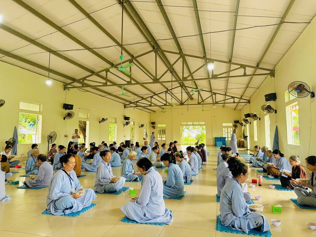 One - Day Practice at Dong Cao pagoda, Thanh Hoa
