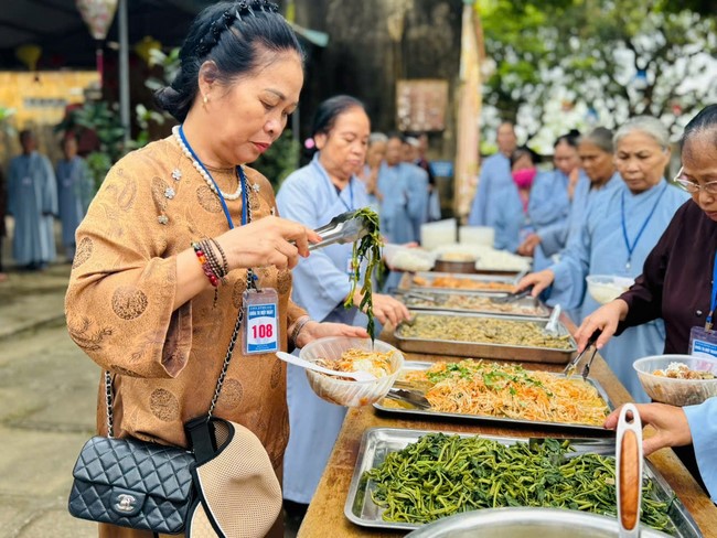 One - Day Practice at Dong Cao pagoda, Thanh Hoa