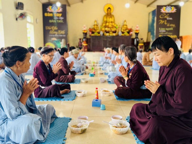 One - Day Practice at Dong Cao pagoda, Thanh Hoa