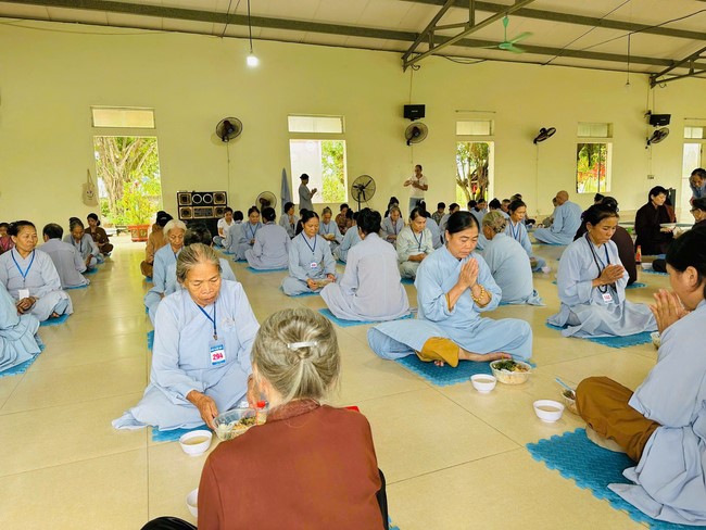 One - Day Practice at Dong Cao pagoda, Thanh Hoa