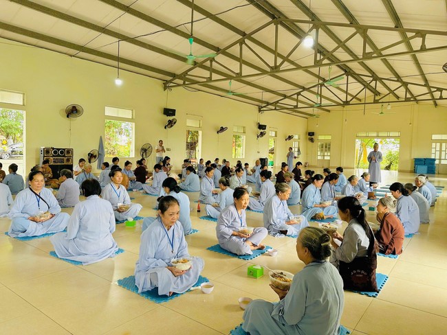 One - Day Practice at Dong Cao pagoda, Thanh Hoa