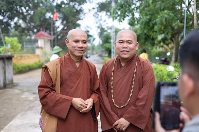 Disaster relief in Thanh Hoa province in the pagoda's Charity activities