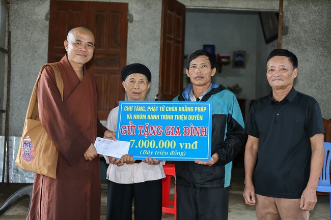 Disaster relief in Thanh Hoa province in the pagoda's Charity activities