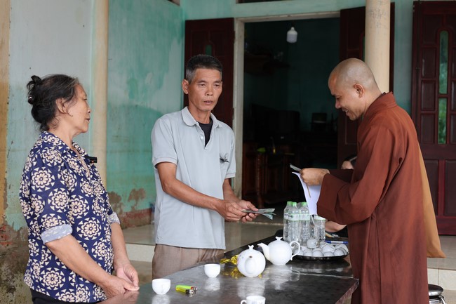 Disaster relief in Thanh Hoa province in the pagoda's Charity activities