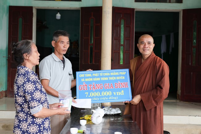 Disaster relief in Thanh Hoa province in the pagoda's Charity activities
