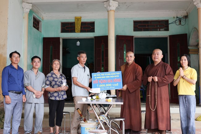 Disaster relief in Thanh Hoa province in the pagoda's Charity activities