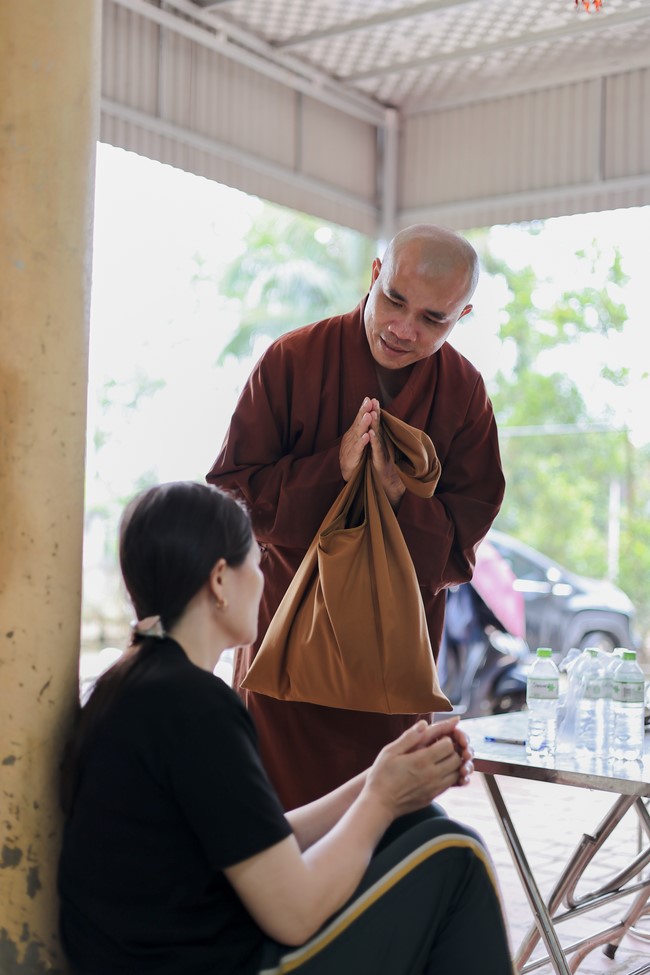 Disaster relief in Thanh Hoa province in the pagoda's Charity activities