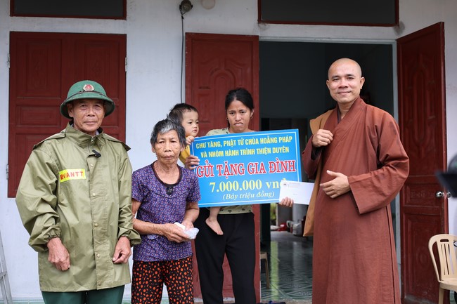 Disaster relief in Thanh Hoa province in the pagoda's Charity activities