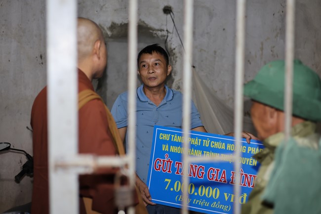 Disaster relief in Thanh Hoa province in the pagoda's Charity activities