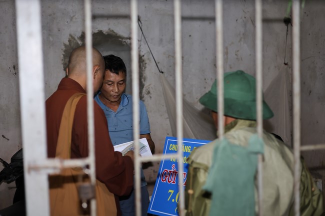 Disaster relief in Thanh Hoa province in the pagoda's Charity activities