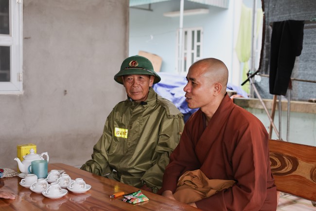 Disaster relief in Thanh Hoa province in the pagoda's Charity activities