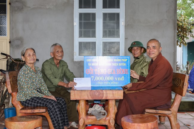 Disaster relief in Thanh Hoa province in the pagoda's Charity activities