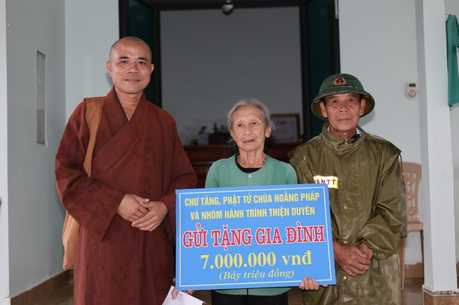 Disaster relief in Thanh Hoa province in the pagoda's Charity activities