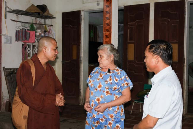 Disaster relief in Thanh Hoa province in the pagoda's Charity activities