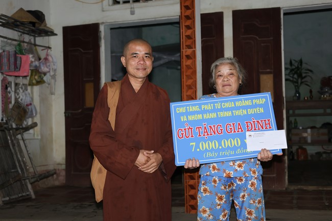 Disaster relief in Thanh Hoa province in the pagoda's Charity activities