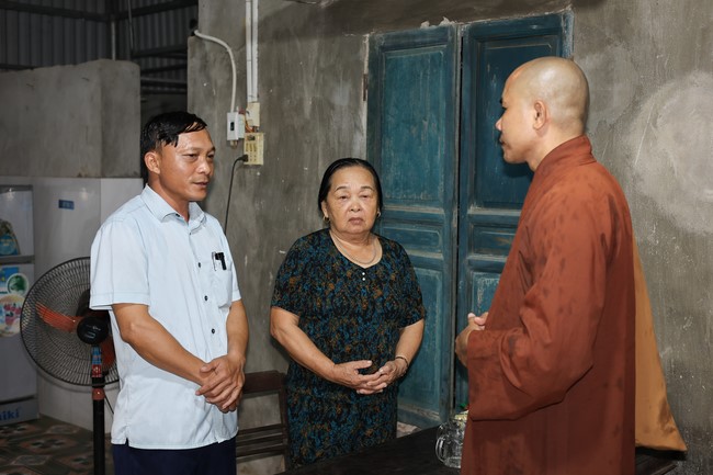 Disaster relief in Thanh Hoa province in the pagoda's Charity activities