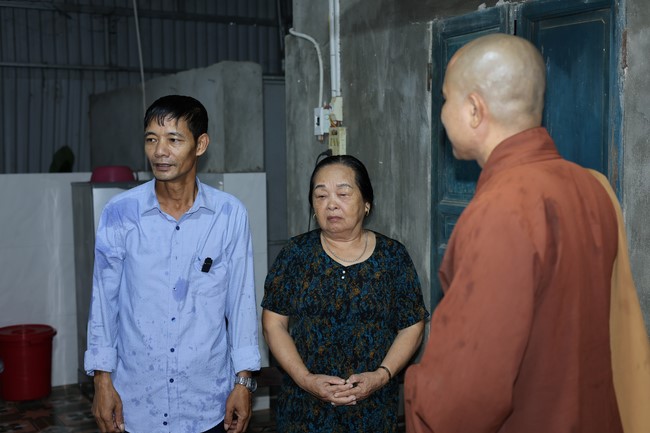 Disaster relief in Thanh Hoa province in the pagoda's Charity activities