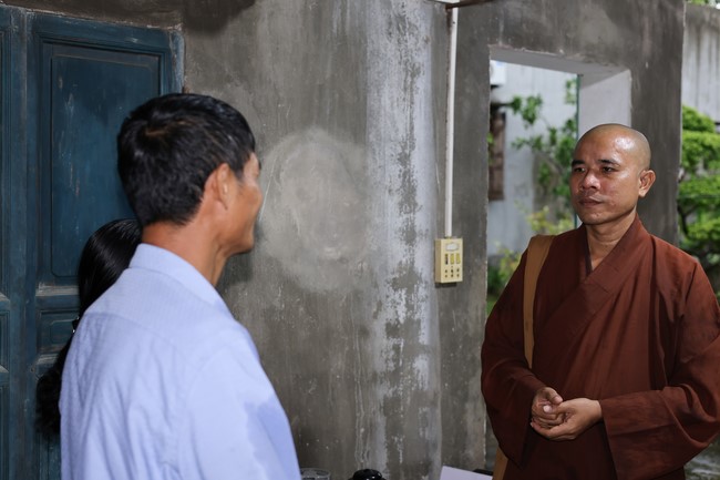 Disaster relief in Thanh Hoa province in the pagoda's Charity activities