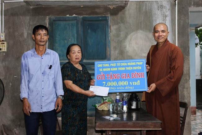 Disaster relief in Thanh Hoa province in the pagoda's Charity activities